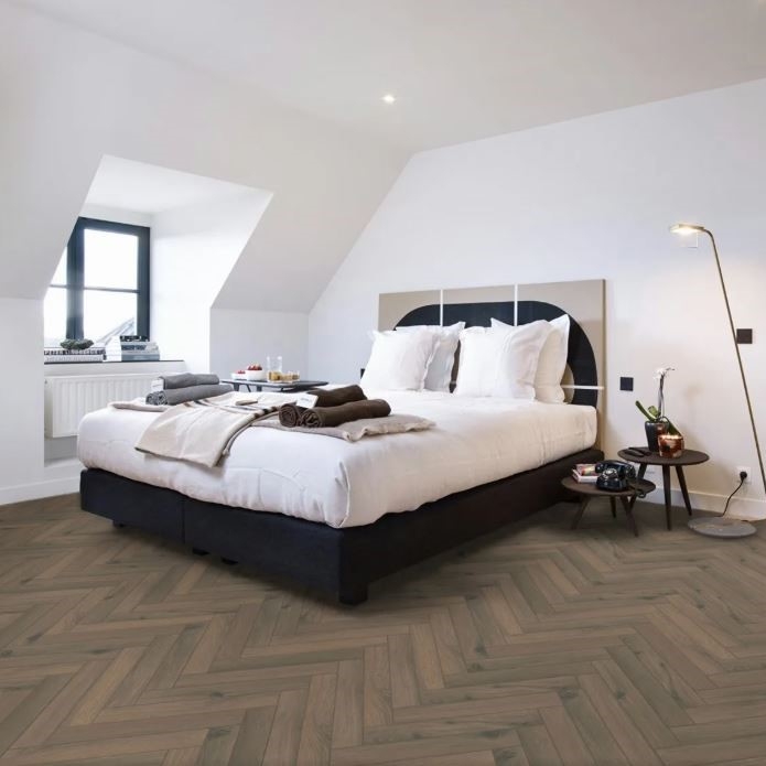 berry-alloc-gyant-dark-brown-jodełka-klasyczna-AC5-8mm-wodoodporne-klepki-abak-piekary-śląskie-bytom-chorzów-siemianowice-śląskie-tarnowskie-góry-5414404287908-5414404287915-wizualizacja-inspiracja-panele-podłogowe