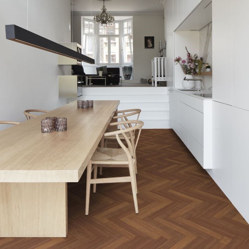 berry-alloc-teak-brown-jodełka-klasyczna-AC5-8mm-wodoodporne-klepki-abak-piekary-śląskie-bytom-chorzów-siemianowice-śląskie-tarnowskie-góry-panele-podłogowe-5414404288141-5414404288158-62002728-inspiracja