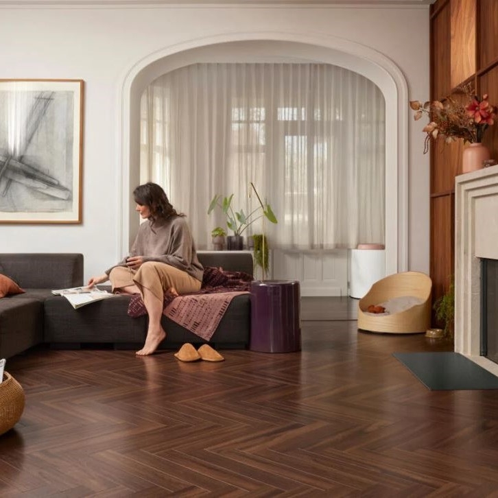 berry-alloc-walnut-brown-jodełka-klasyczna-AC5-8mm-wodoodporne-klepki-abak-piekary-śląskie-bytom-chorzów-siemianowice-śląskie-tarnowskie-góry-panele-podłogowe-62002730-5414404288165-5414404288172-wizualizacja-inspiracja