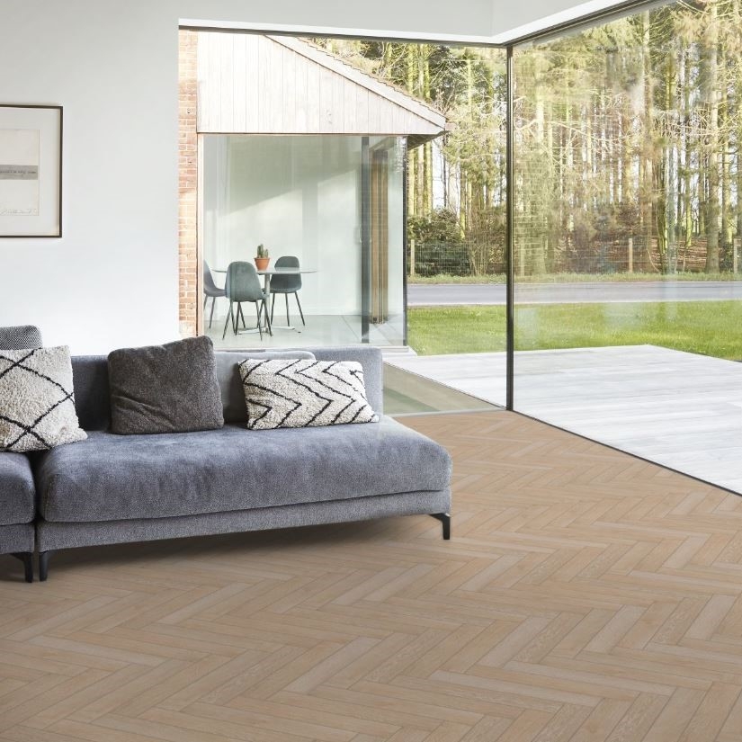 berry-alloc-texas-light-natural-jodełka-klasyczna-AC5-8mm-wodoodporne-klepki-abak-piekary-śląskie-bytom-chorzów-siemianowice-śląskie-tarnowskie-góry-panele-podłogowe-62002724-5414404288103-5414404288110-wizualizacja