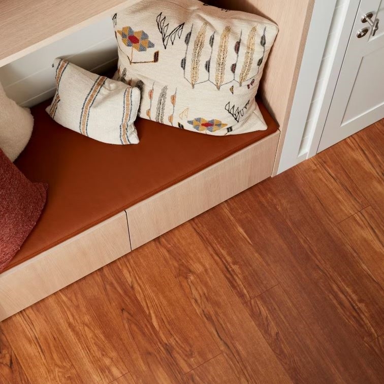 berry-alloc-ocean-8-4V-teak-brown-AC4-8mm-4V-panele-podłogowe-laminowane-wodoodporne-wodoszczelne-piekary-śląskie-bytom-chorzów-tarnowskie-góry-siemianowice-śląskie-ruda-śląska-katowice-tanio-abak-5414404198228-62003094 (2)